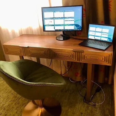 Steps Away From Charles Bridge - 3room With Balcony Prague