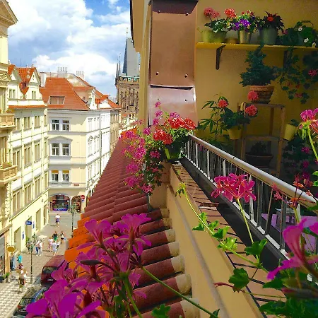 Steps Away From Charles Bridge - 3room With Balcony Διαμέρισμα