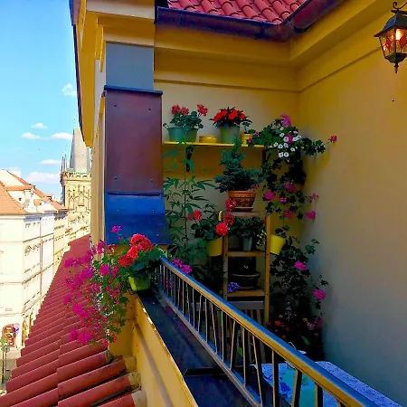 Steps Away From Charles Bridge - 3room With Balcony Appartement